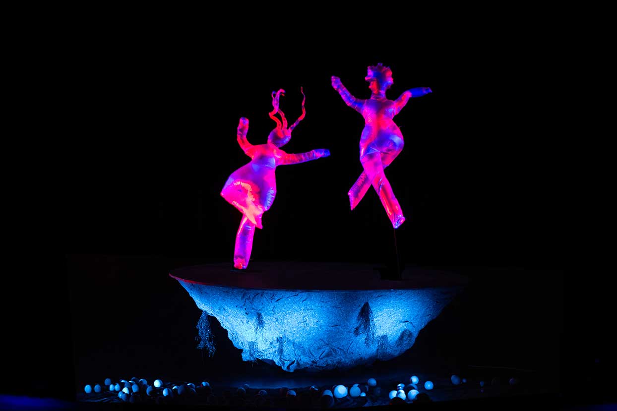 Le Plus Petit Cirk Du Bord Du Bout Du Monde Le plus petit cirk du bord du bout du monde / Concerts / Spectacles