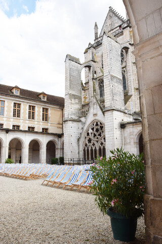 Cour du cloître