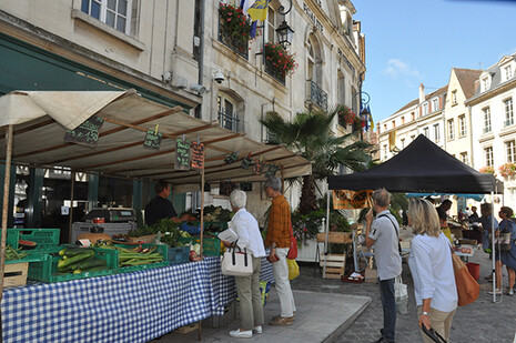 marché de la place de l'Hôtel de ville